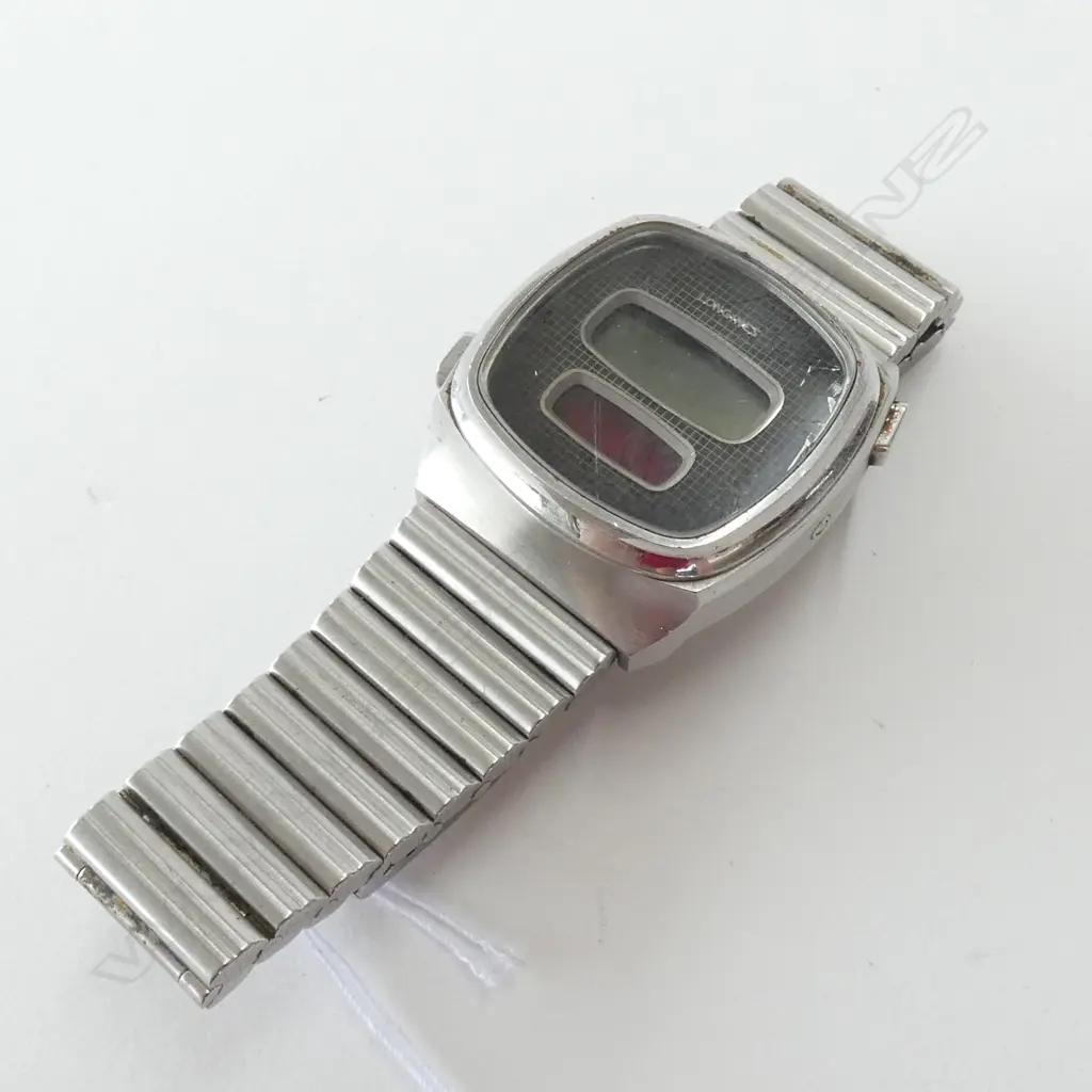 VINTAGE GENTS LONGINES DIGITAL QUARTZ WATCH requires battery Image 1++