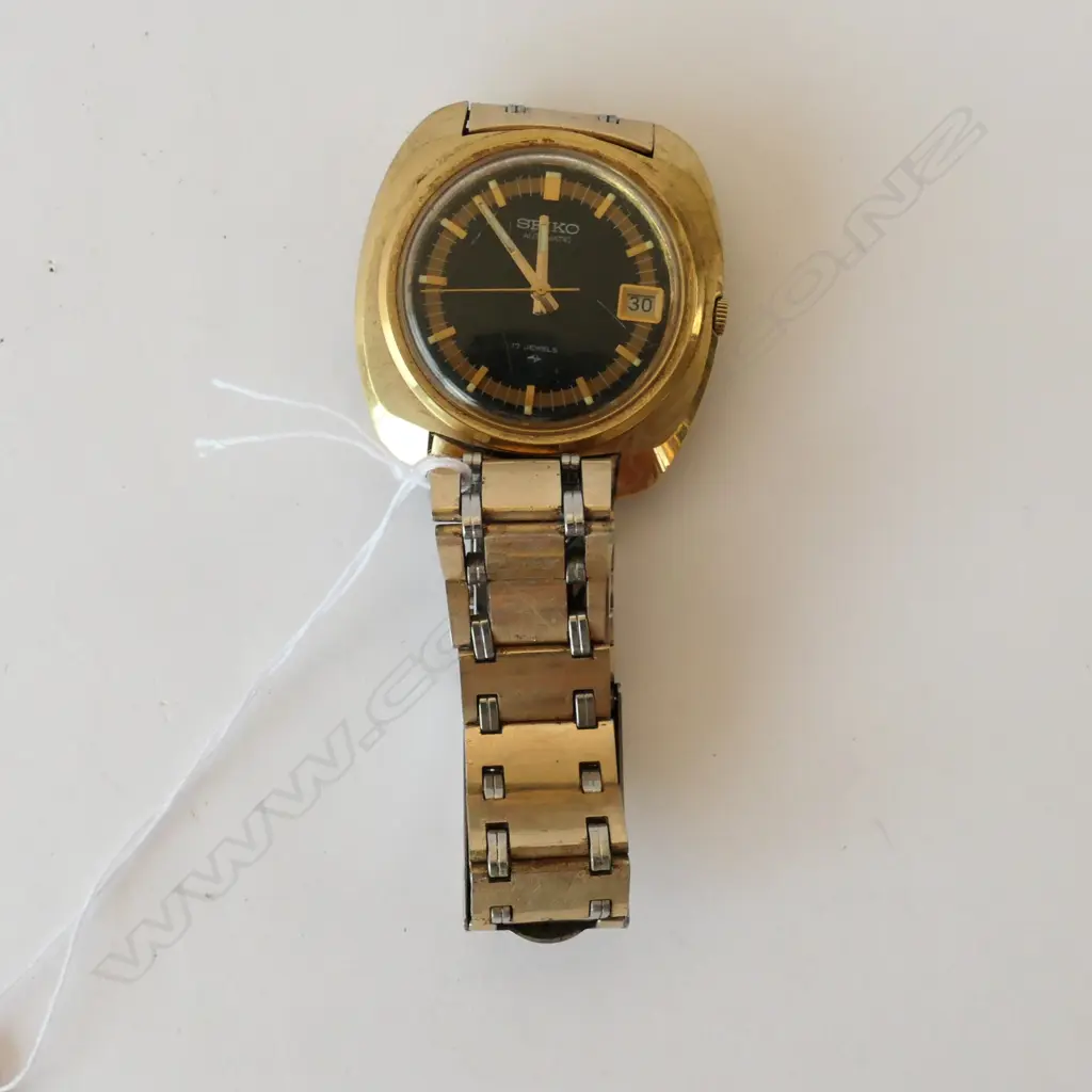 SEIKO VINTAGE GENTS WATCH, SWEEP SECOND, DATE, SEIKO STRAP Image 1++