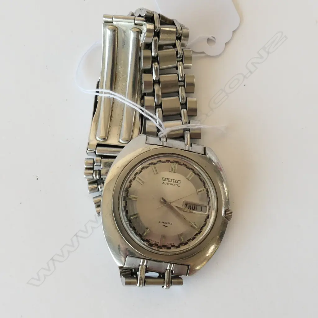 SEIKO AUTOMATIC VINTAGE, SEIKO STRAP, SWEEP SECOND HAND DAYDATE Image 1++