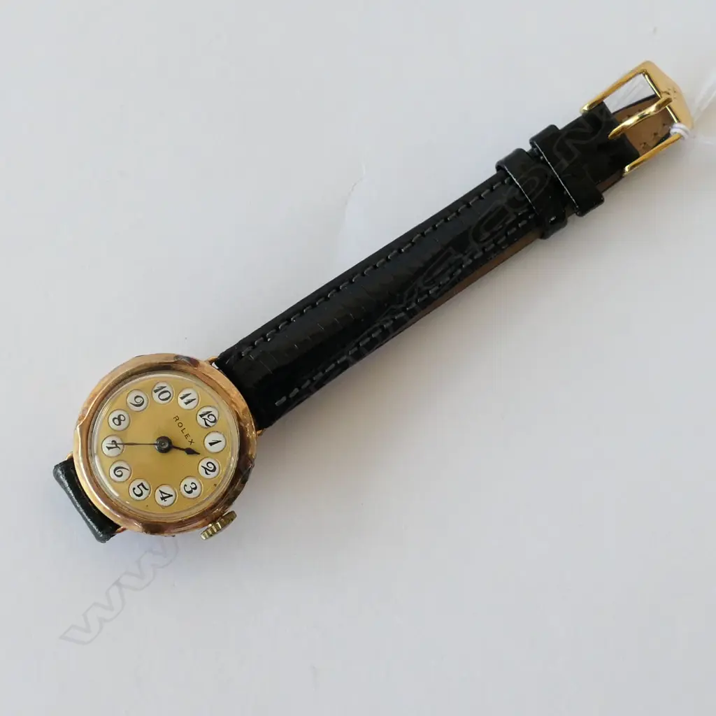 WRISTWATCH, LADIES 1930'S ROLEX IN 9CT GOLD Image 1++