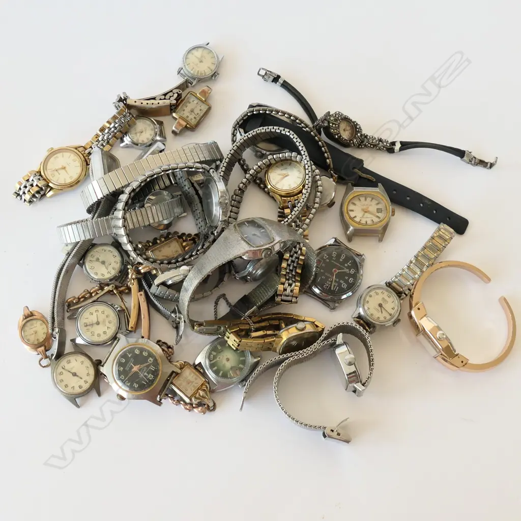 WRISTWATCHES, LADIES, 31 ALL MECHANICAL INCLUDING WELL KNOWN NAMES, SOME NOT WORKING Image 1++