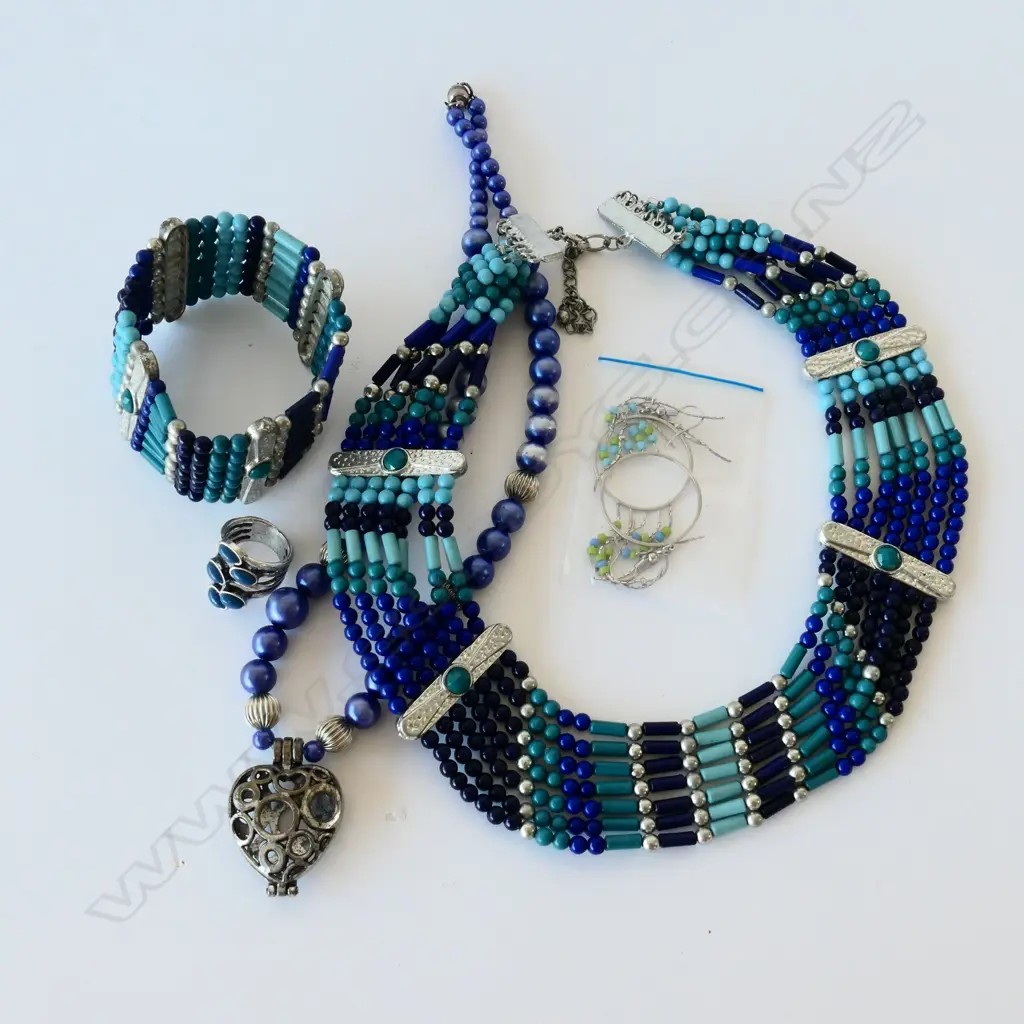 ASSORTED COSTUME JEWELLERY ETC Image 1++