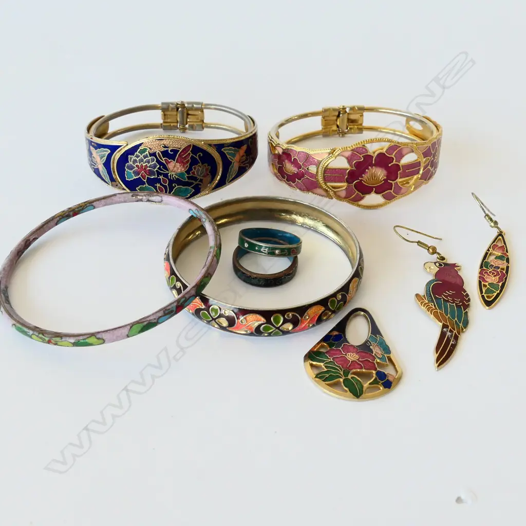 ASSORTED CLOISSONE JEWELLERY Image 1++