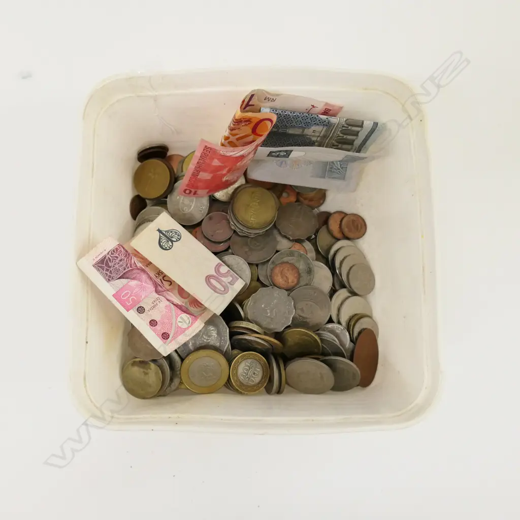 BOX LOT COINS & BANKNOTES Image 1++