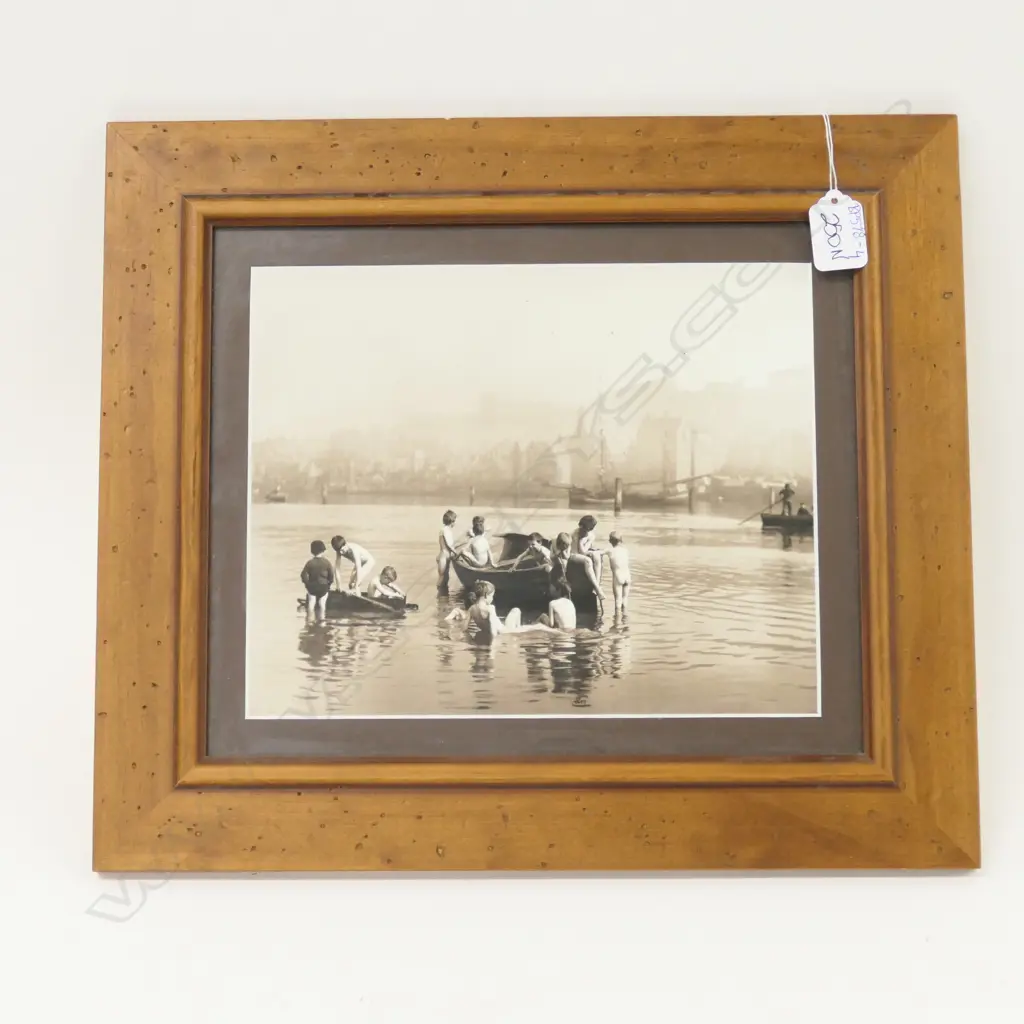 FRANK SUCLIFF, 'WATER RATS' PHOTOGRAPH, 345 X 395MM Image 1++