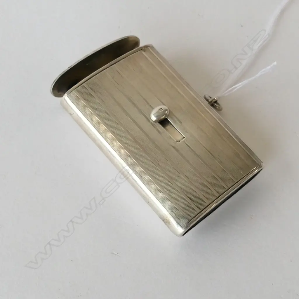 SILVER VESTA CASE WITH UNUSUAL SLIDE MECHANISM IMPORT MARKS FOR LONDON 1926 Image 1++