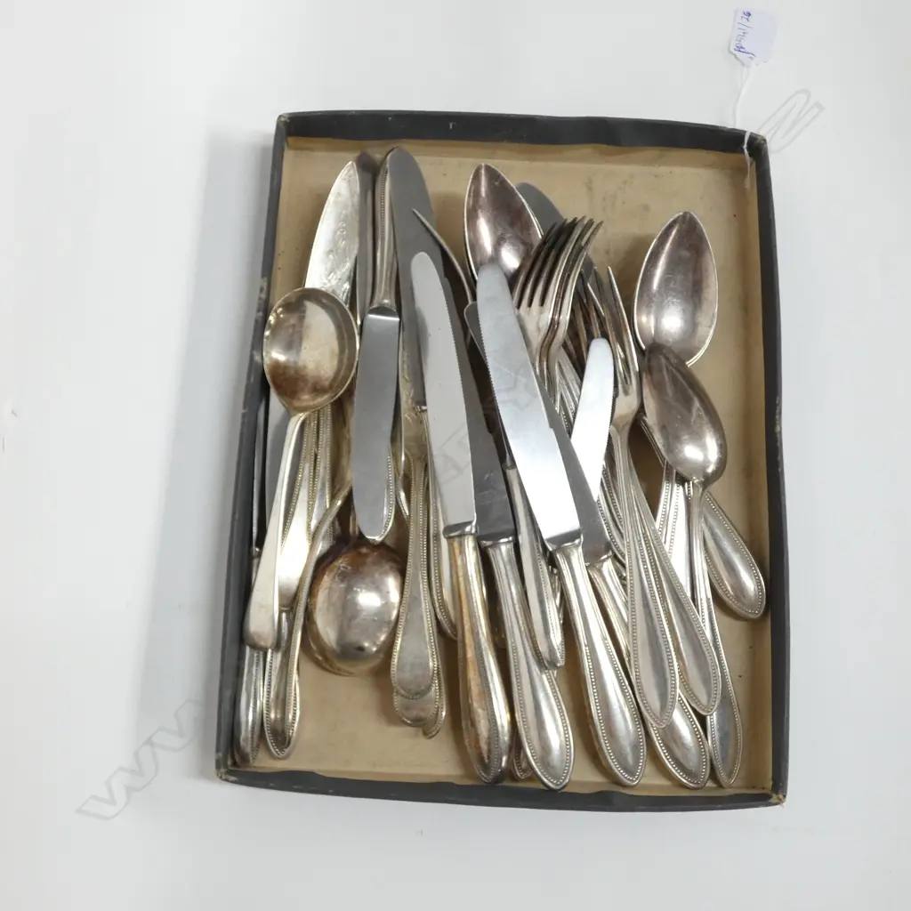 TRAY OF EP CUTLERY Image 1++