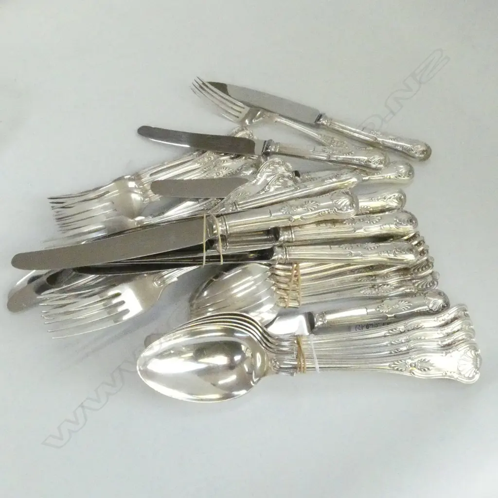 QUALITY SILVER PLATE KINGS PATTERN CUTLERY SERVICE.... Image 1++
