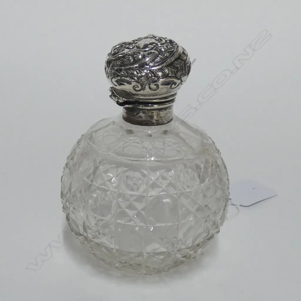 EDW SILVER TOPPED CUT CRYSTAL SCENT BOTTLE Image 1++