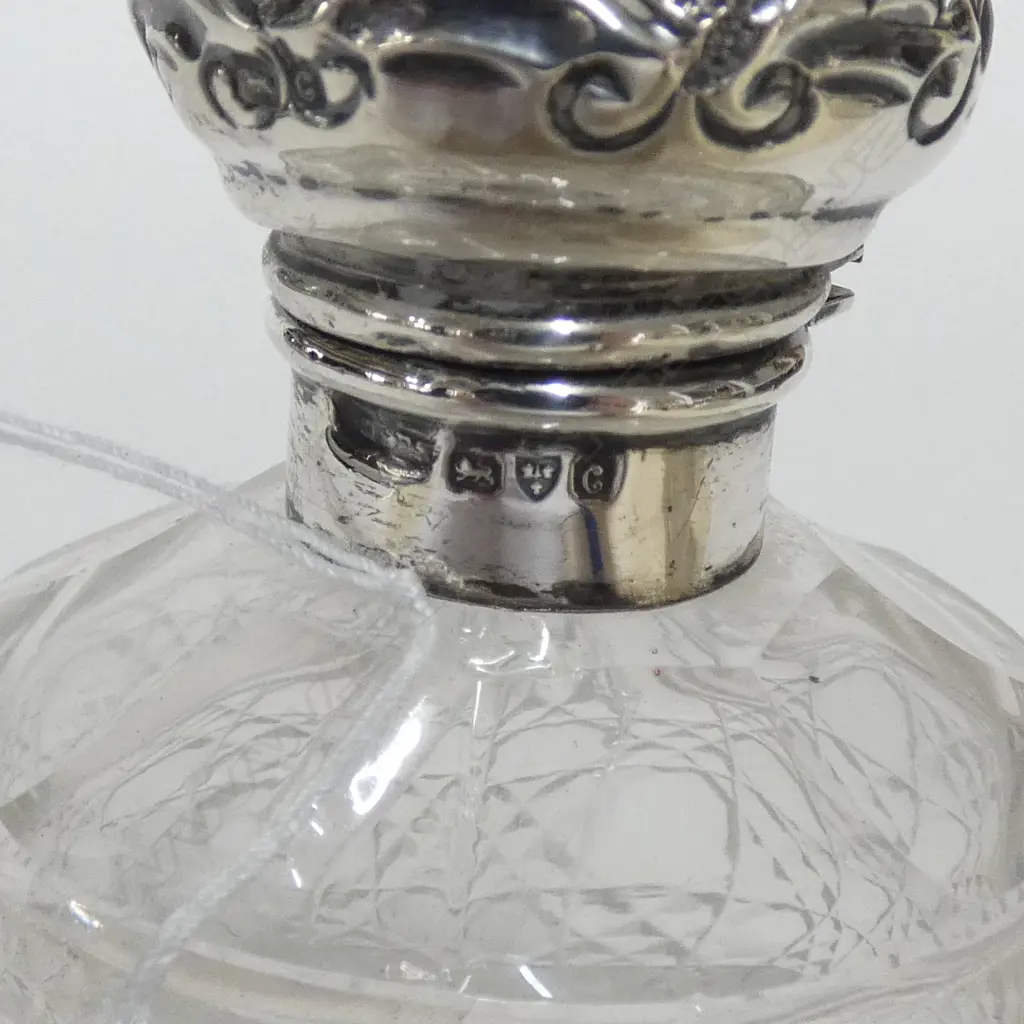 EDW SILVER TOPPED CUT CRYSTAL SCENT BOTTLE Image 1++