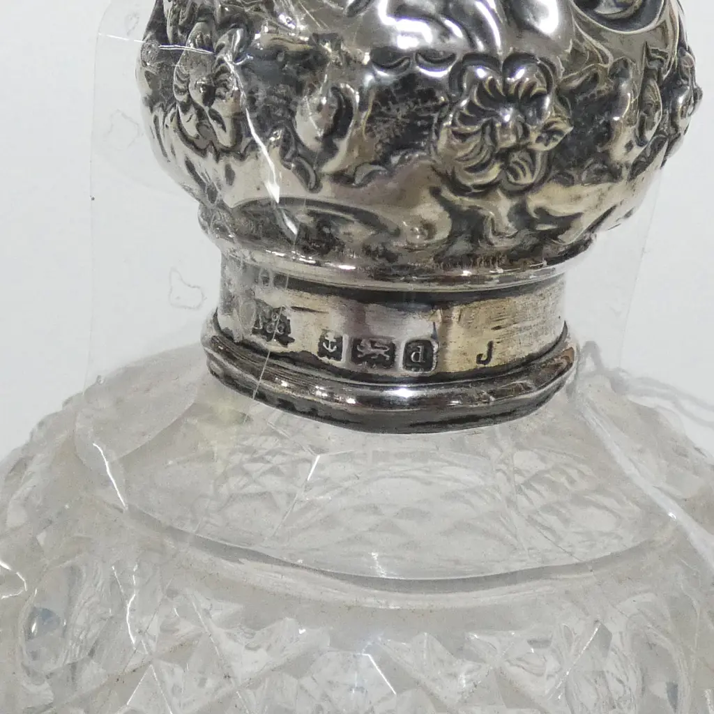 EDW SILVER TOPPED CUT CRYSTAL SCENT BOTTLE Image 1++
