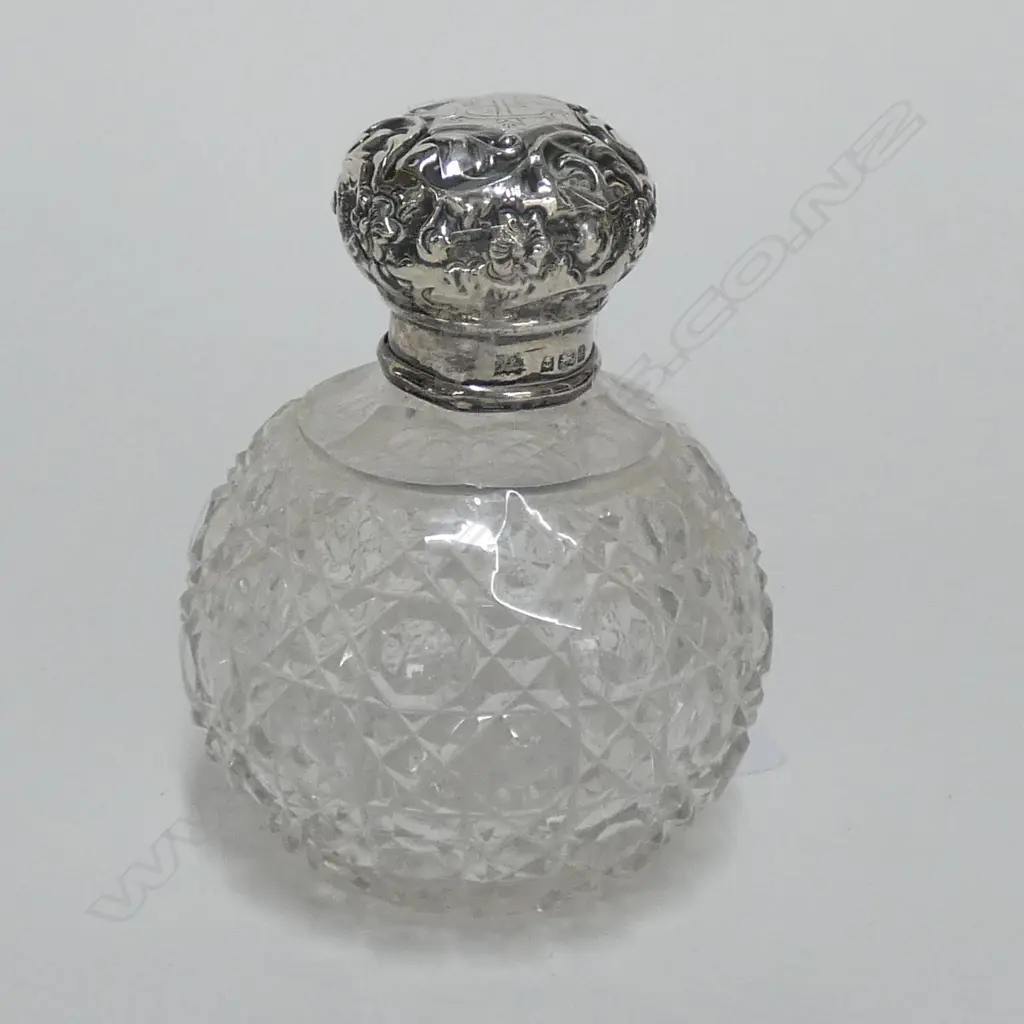 EDW SILVER TOPPED CUT CRYSTAL SCENT BOTTLE Image 1++