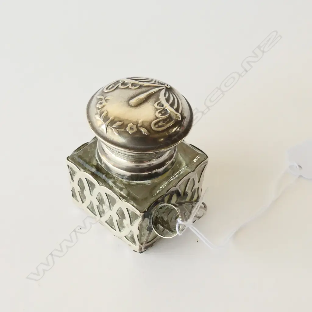 SILVER AND GLASS INKWELL WITH ATTACHED PEN HOLDER LONDON 1991 Image 1++
