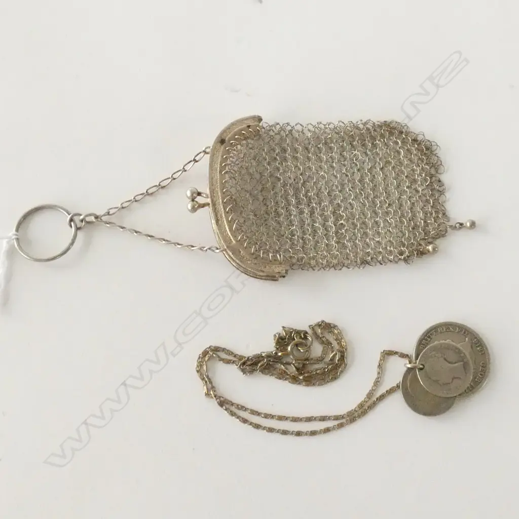 SILVER MESH PURSE & COINS ON CHAIN Image 1++