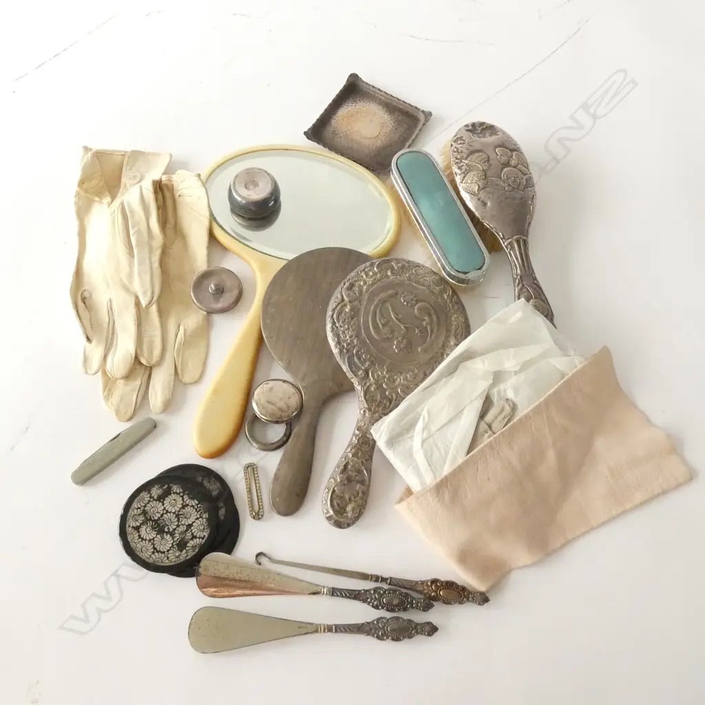GLOVES/SILVER BRUSH & MIRRORS & ASSORTED ITEMS Image 1++