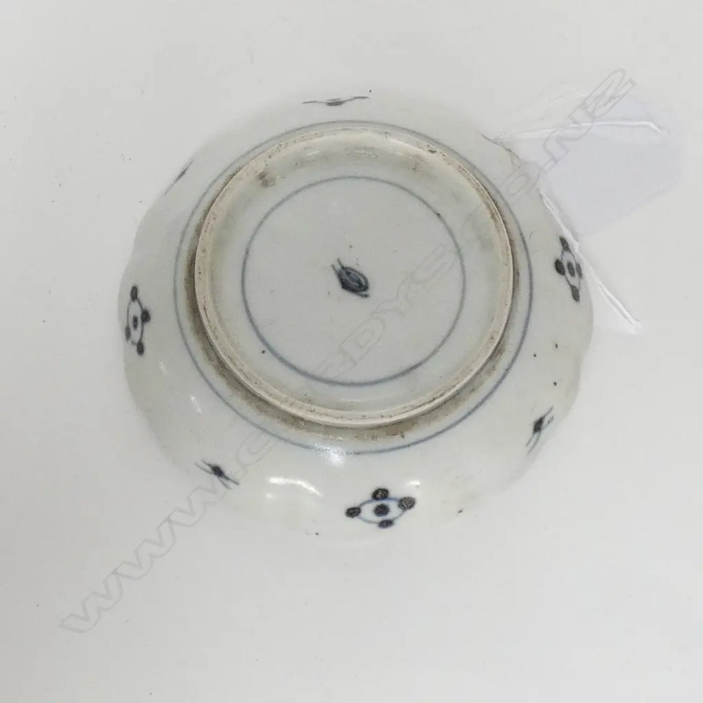 OLD ORIENTAL BLUE & WHITE SMALL DISH ... Image 1++