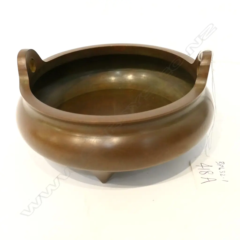 CHINESE BRONZE SQUAT CIRCULAR CENSER. Dia.135mm Image 1++