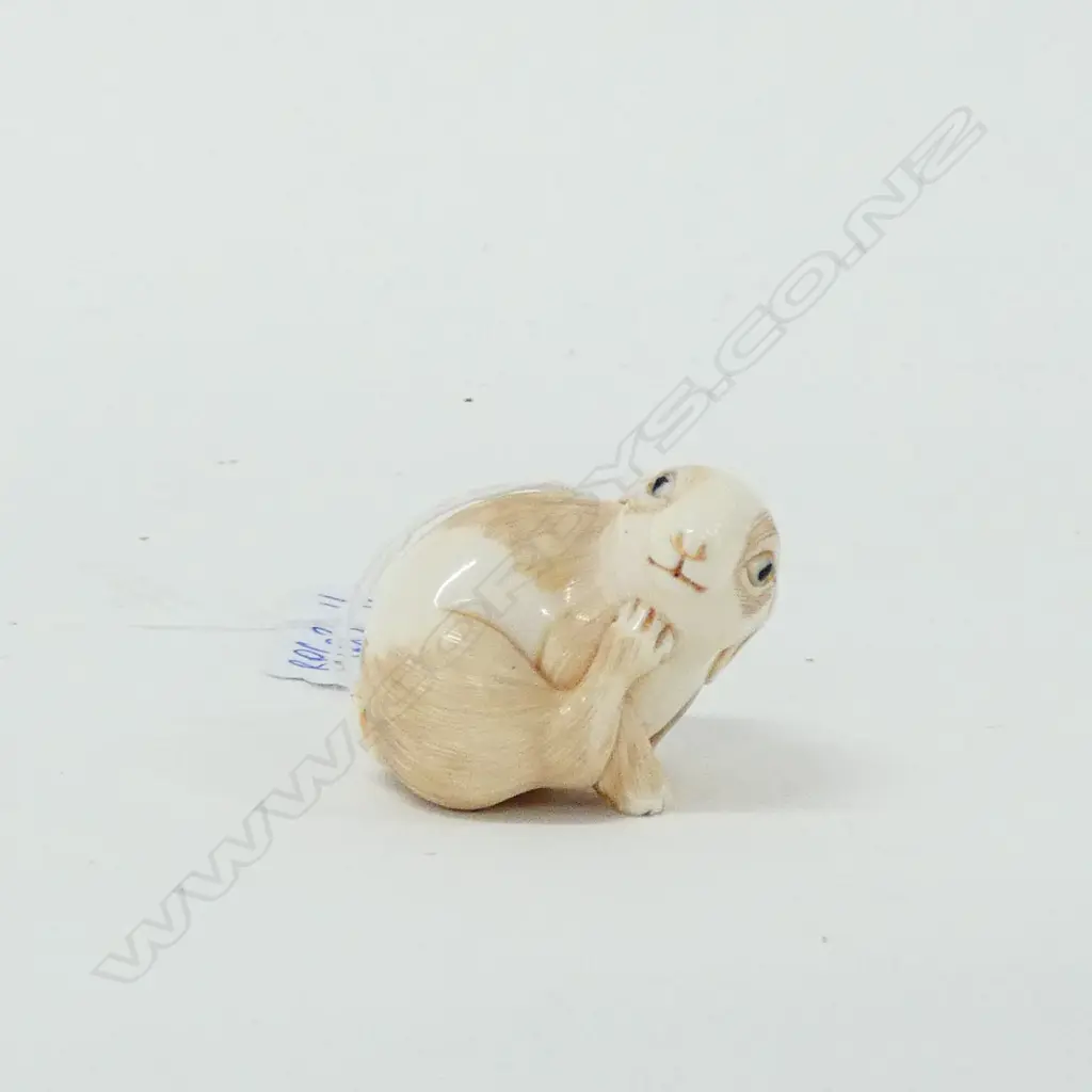 JAPANESE CARVED IVORY HARE SIGNED SCRATCHING POSE Image 1++