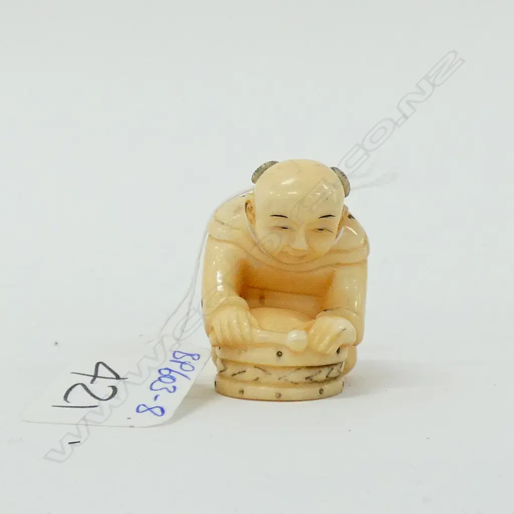 JAPANESE CARVED IVORY NETSUKE BOY W DRUM  Image 1++