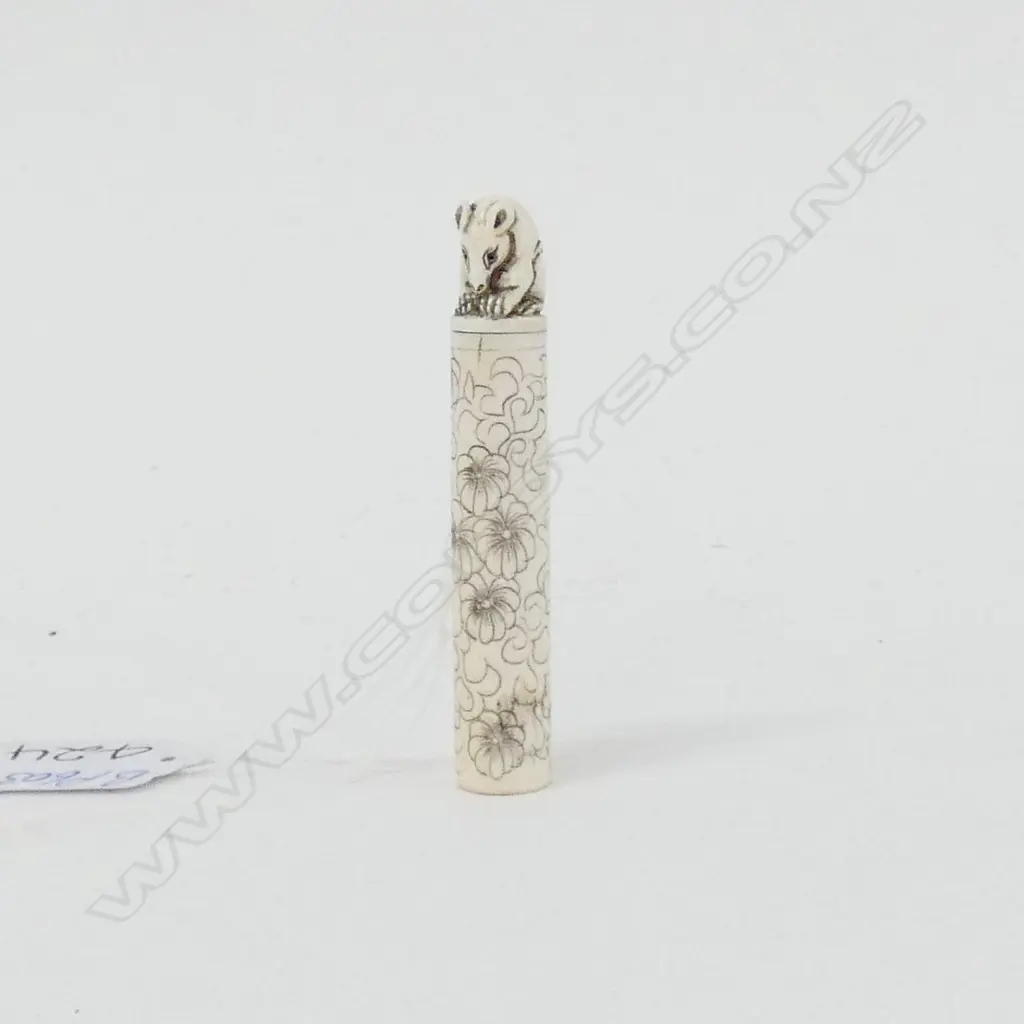 CARVED IVORY NEEDLE CASE RAT LID H.75mm Image 1++