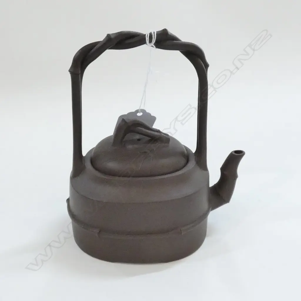SMALL YIXING WARE TEAPOT H.12MM Image 1++