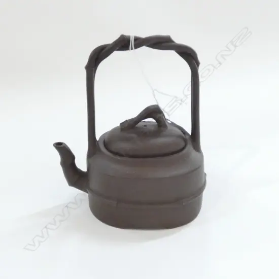 SMALL YIXING WARE TEAPOT H.12MM