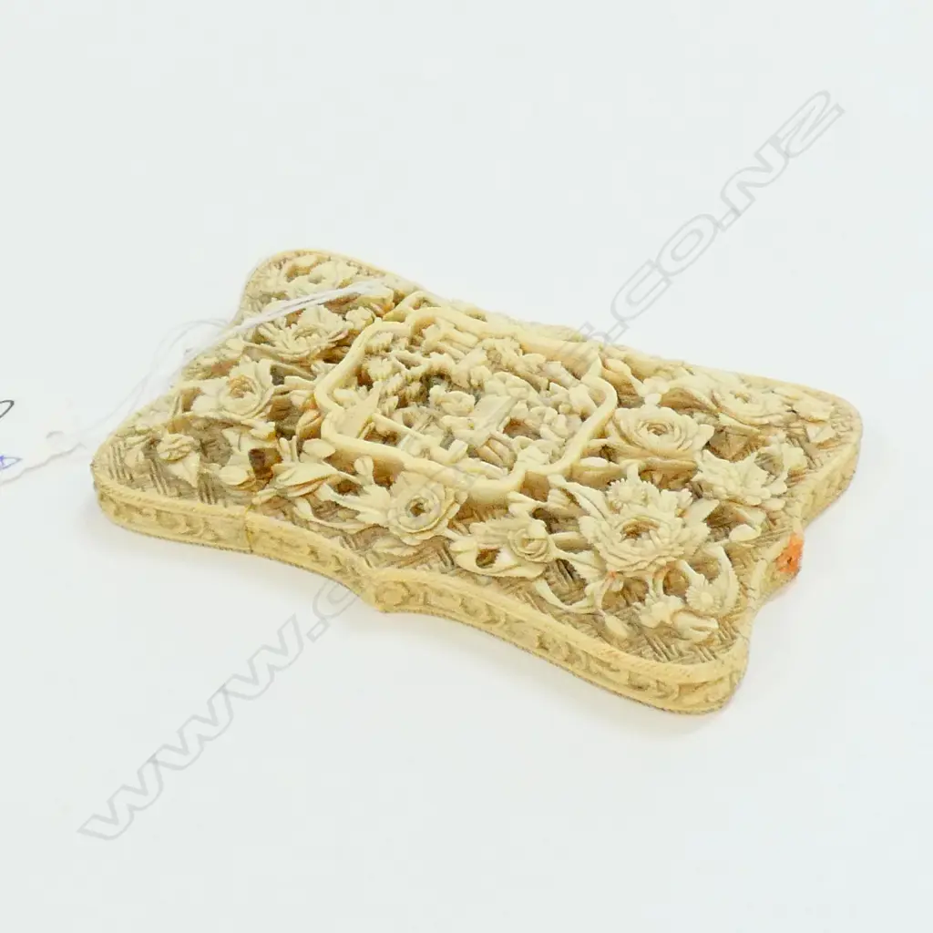 (19367) 19thC CHINESE CARVED IVORY CARD CASE A.F Image 1++