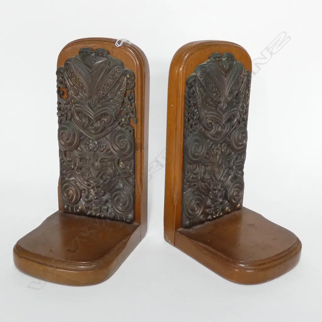 A pair of ‘Kingsley’ Maori bookends Image 1++