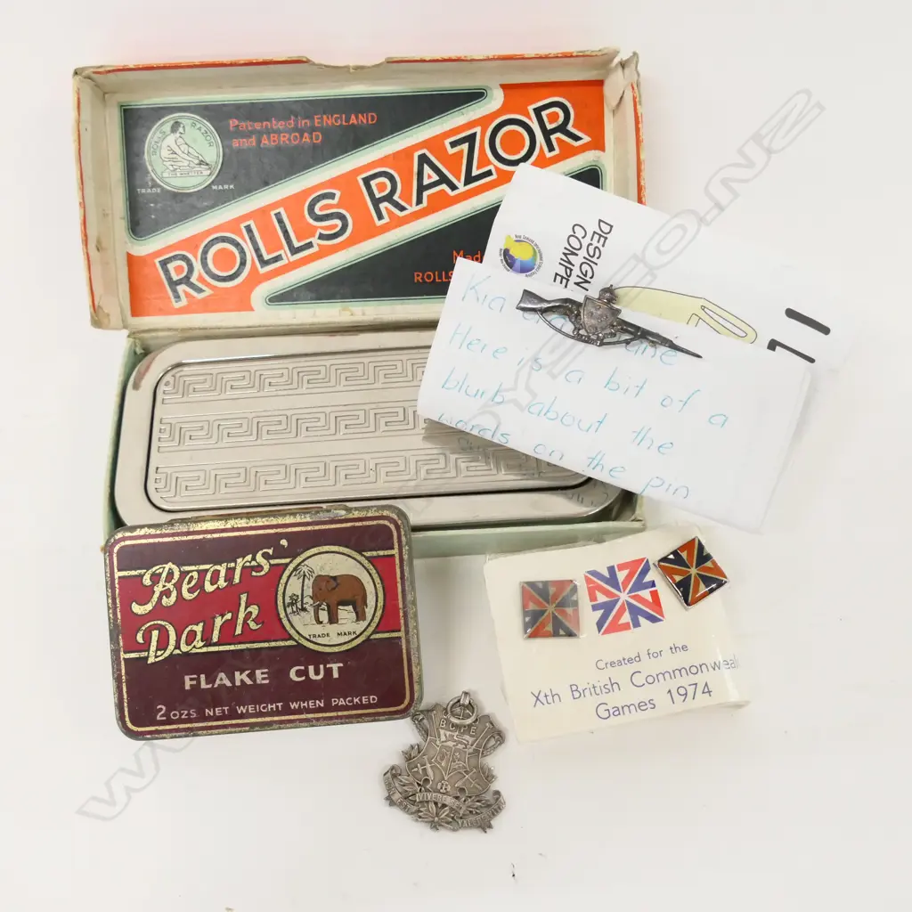 BAG LOT; NZ 1974 GAMES CUFFLINKS + RAZOR + 2 BADGES ETC Image 1++