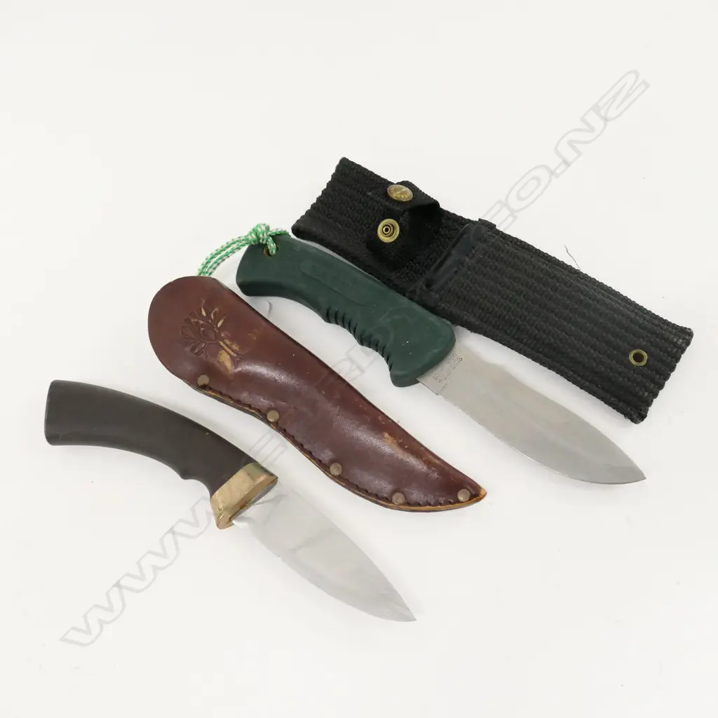 TWO HUNTING KNIVES Image 1++
