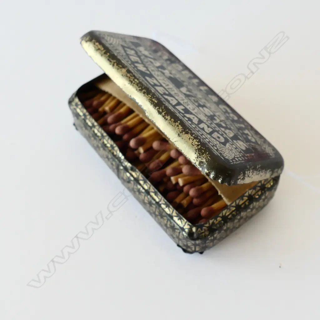 R BELL AND CO MATCH BOX FULL OF MATCHES Image 1++