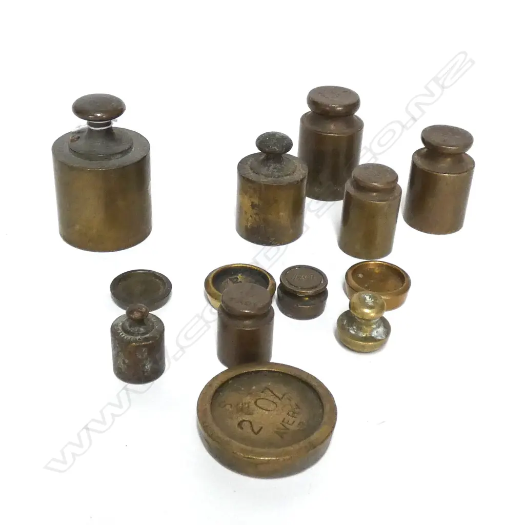 13 VINTAGE BRASS SCALE WEIGHTS  Image 1++