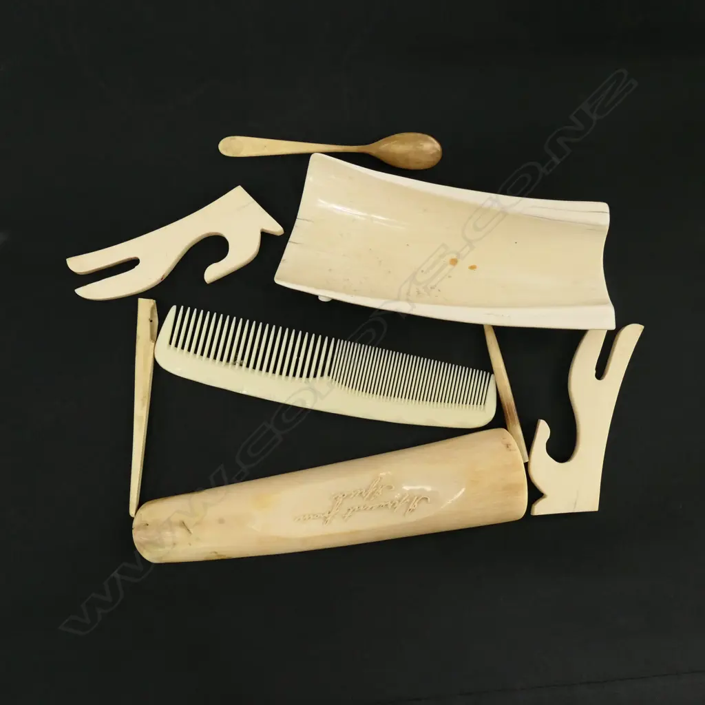 COLLECTION OF IVORY PCES & COMB Image 1++