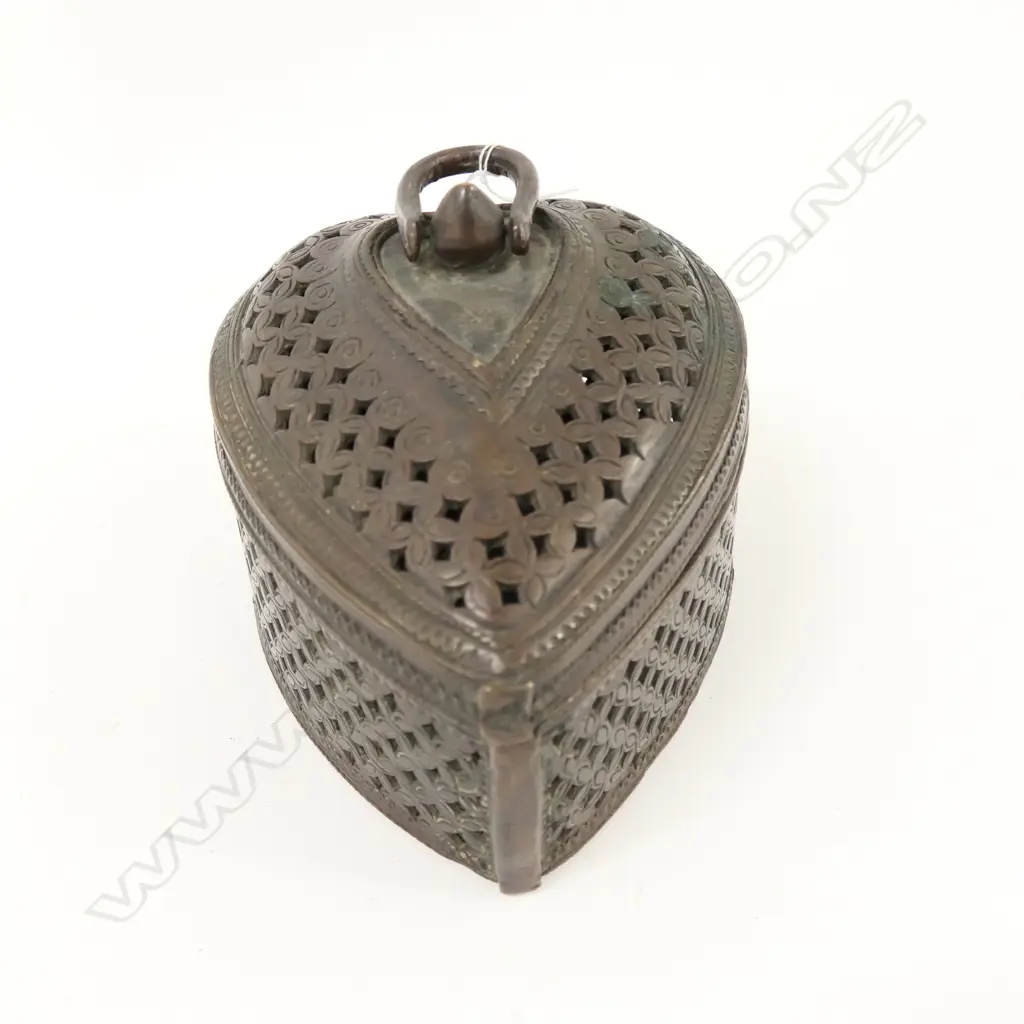 OLD PAKISTAN PIERCED BRASS BEETLENUT BOX Image 1++