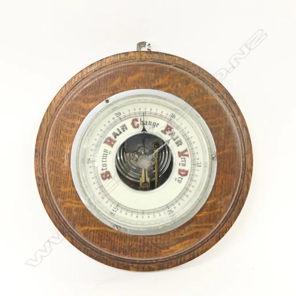 OAK FRAMED CIRCULAR ANEROID BAROMETER Image 1++