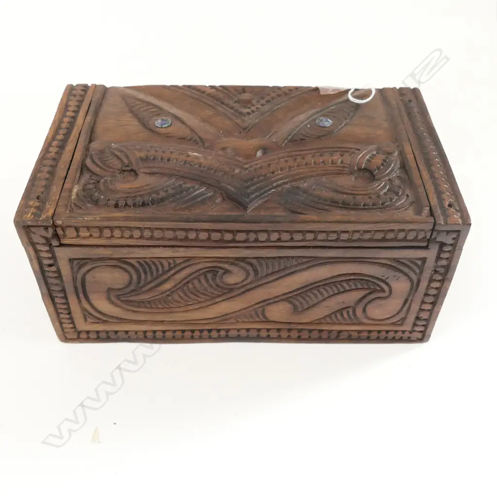 LARGE CARVED WOODEN MAORI BOX L. 235MM Image 1++