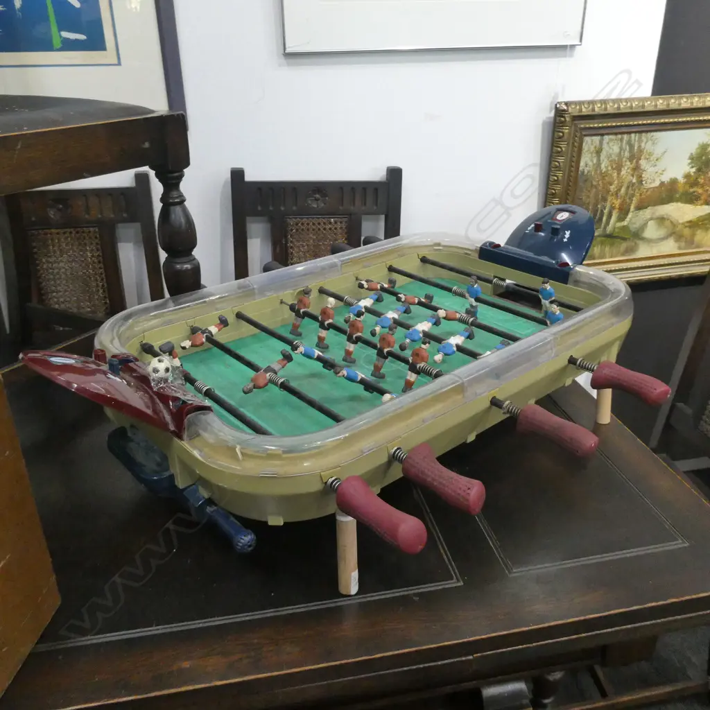 GOOD VINTAGE FOOSEBALL TABLE GAME Image 1++
