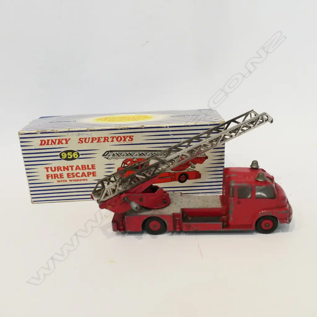 BOXED DINKYTOYS "TURNTABLE FIRE ESCAPE"  Image 1++