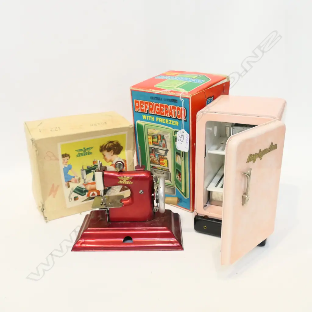 2 VINTAGE BOXED TOYS: JAPANESE TINPLATE... Image 1++