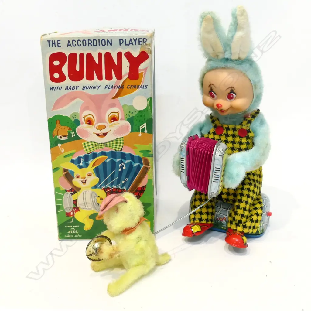 VINTAGE JAPANESE CRAGSTON 'THE ACCORDIAN PLAYER BUNNY' BOXED.. Image 1++