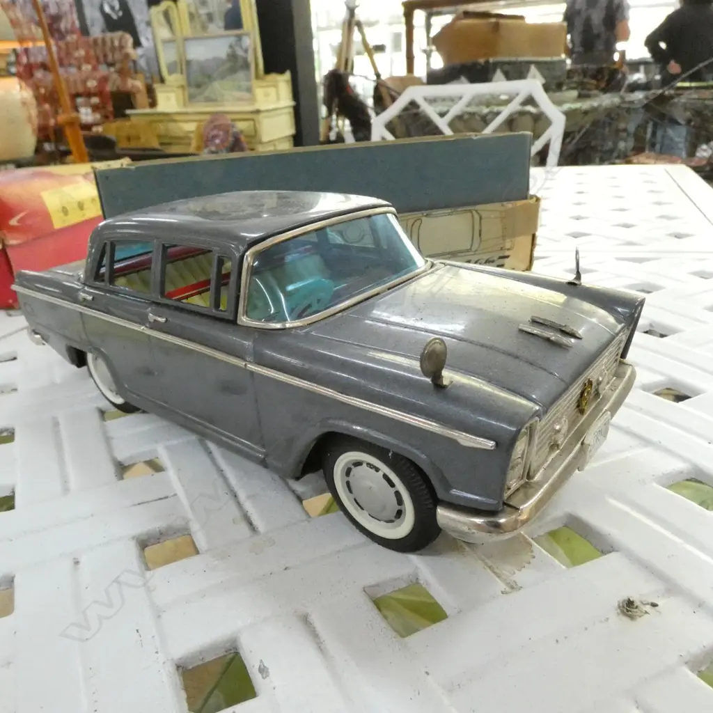 JAPANESE VINTAGE BOXED 'CEDRIC' TINPLATE CAR Image 1++