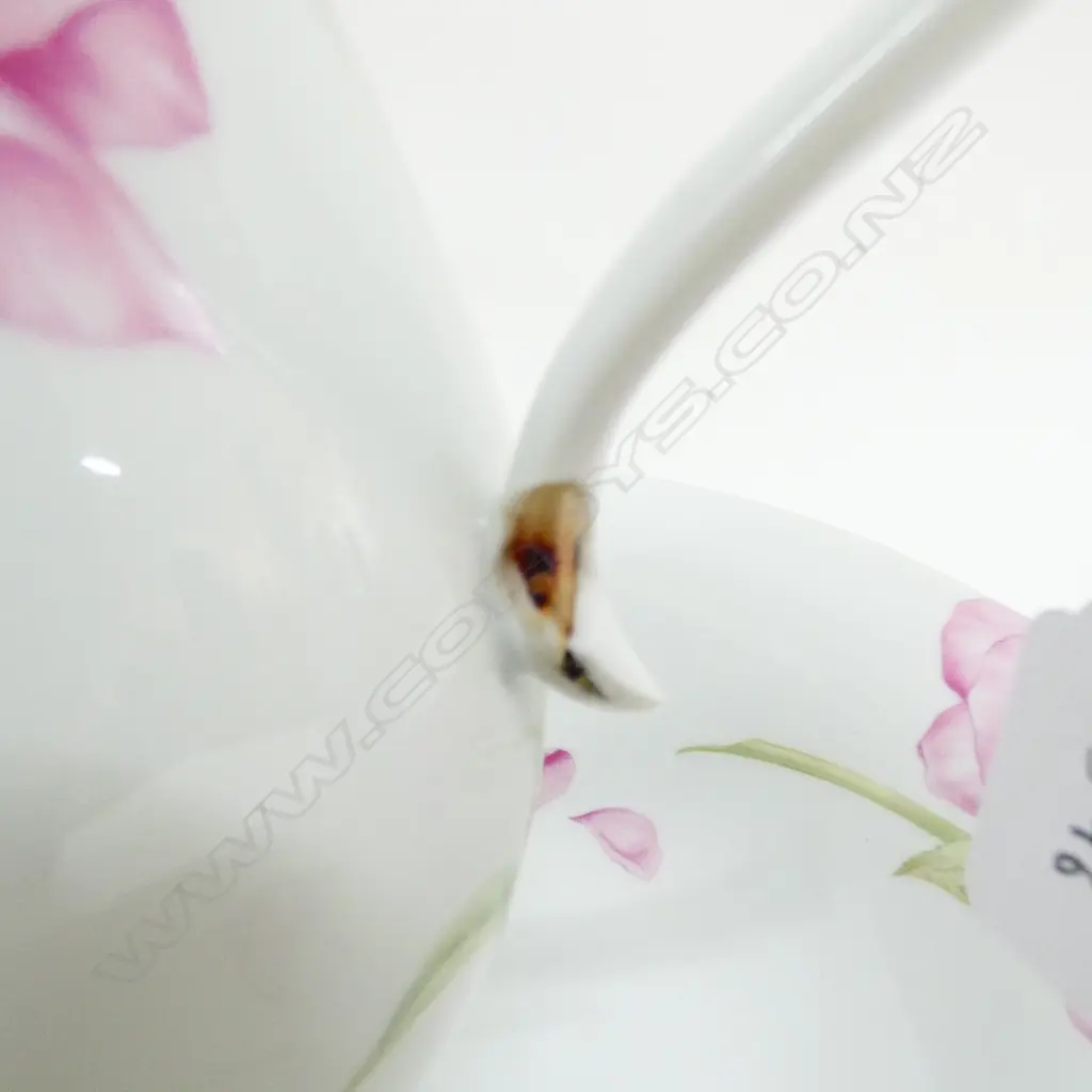 GIVENCHY ROSE JUG AND BASIN SET (AF) Image 1++