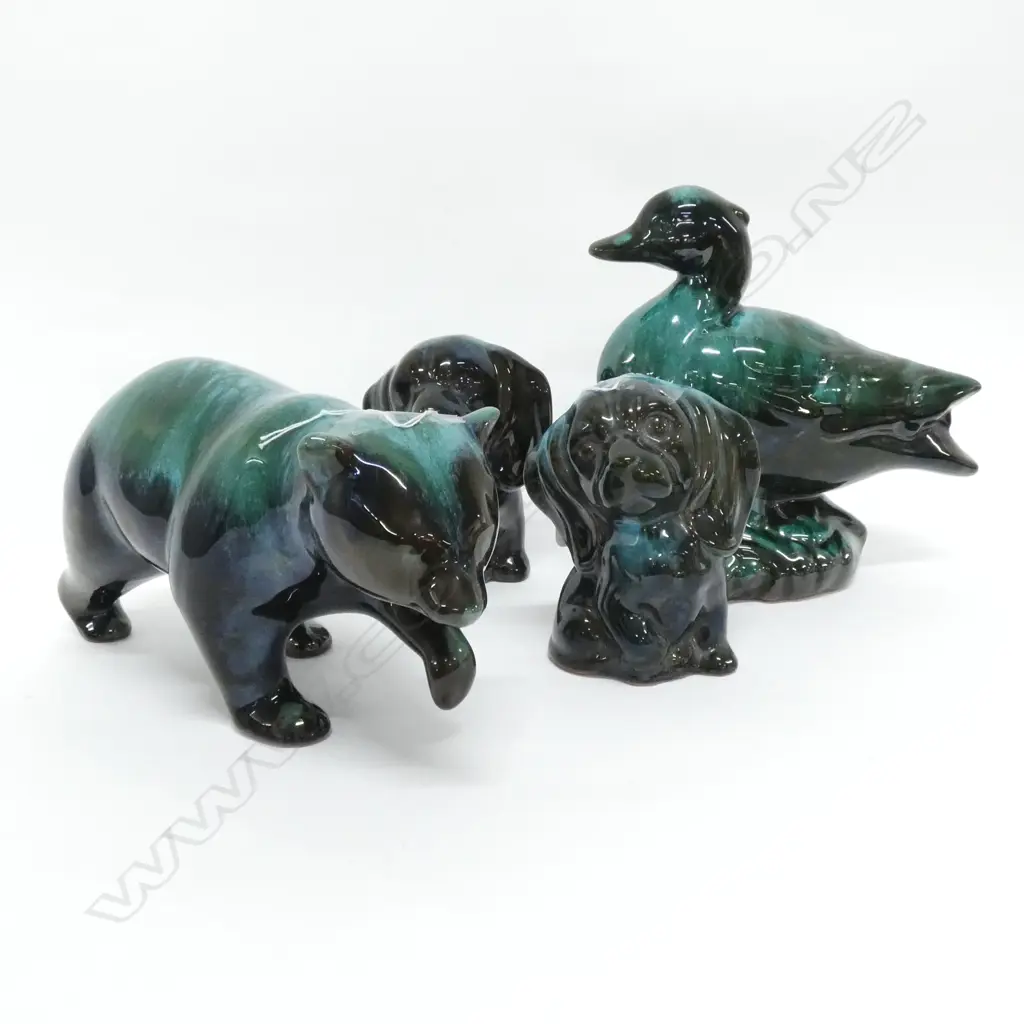 4 PCES BLUE MOUNTAIN POTTERY; PR DOGS, DUCK & BEAR L. 280MM  Image 1++