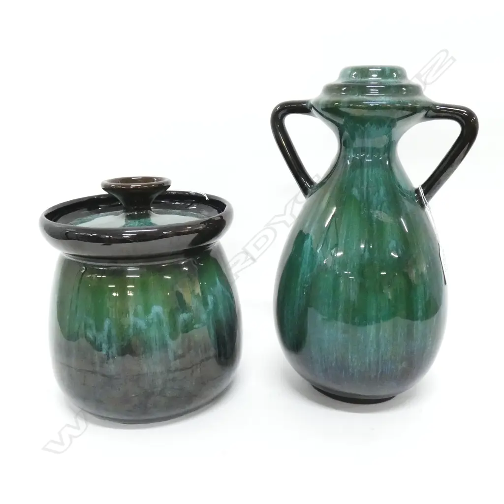 2 PCES BLUE MOUNTAIN POTTERY; LAMP BASE H. 290MM & LIDDED CROCK  Image 1++