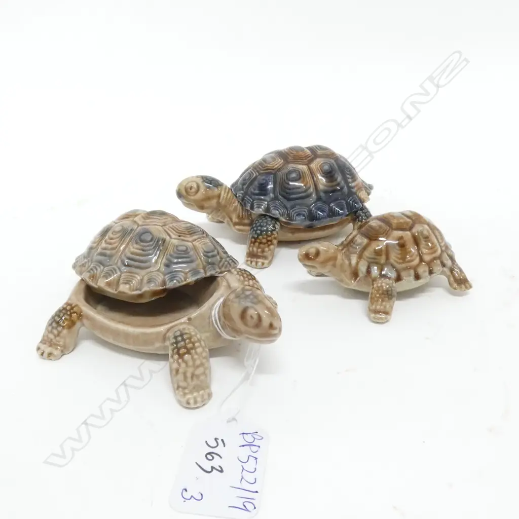 3 WADE TURTLES ONE MINOR CHIP Image 1++