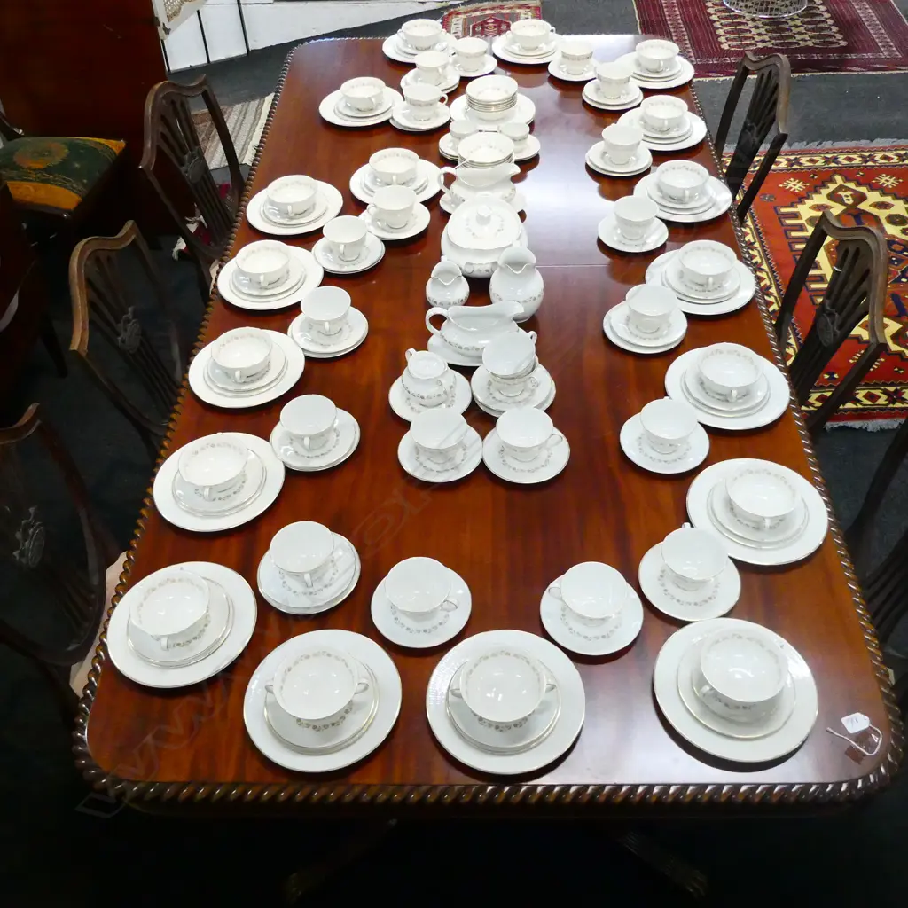 LARGE R/DOULTON 'FAIRFAX' DINNER SERVICE  Image 1++
