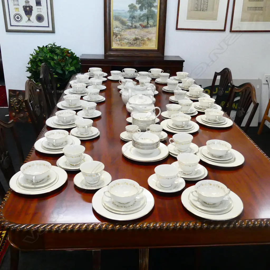 LARGE R/DOULTON 'FAIRFAX' DINNER SERVICE  Image 1++
