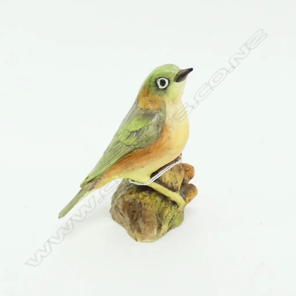 HEREFORD NZ BIRD ORNAMENT, 80MM Image 1++