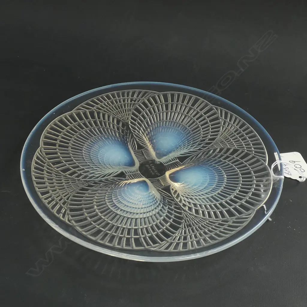 A René Lalique opalescent glass circular shallow dish Image 1++