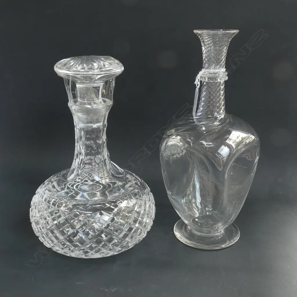 2 DECANTERS H. 250MM Image 1++